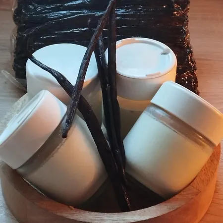 Victoria - D'hotes Avec Table D'hotes-parking Prive Ferme 住宿加早餐酒店 4*