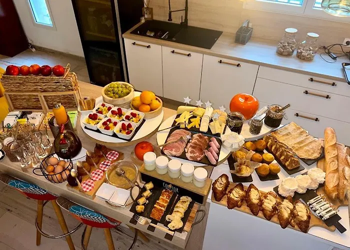 Victoria - D'hotes Avec Table D'hotes-parking Prive Ferme Bed & Breakfast 4*